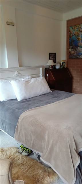 Quarto com cama de casal